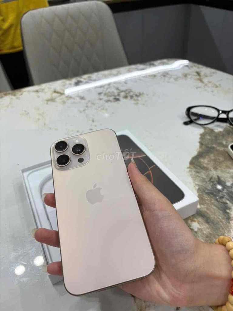 Apple iPhone 16 Pro Max 256GB Vàng sa mạc. Mua bán Điện thoại tại Quận Kiến An Hải Phòng được đăng bởi V A hình 1