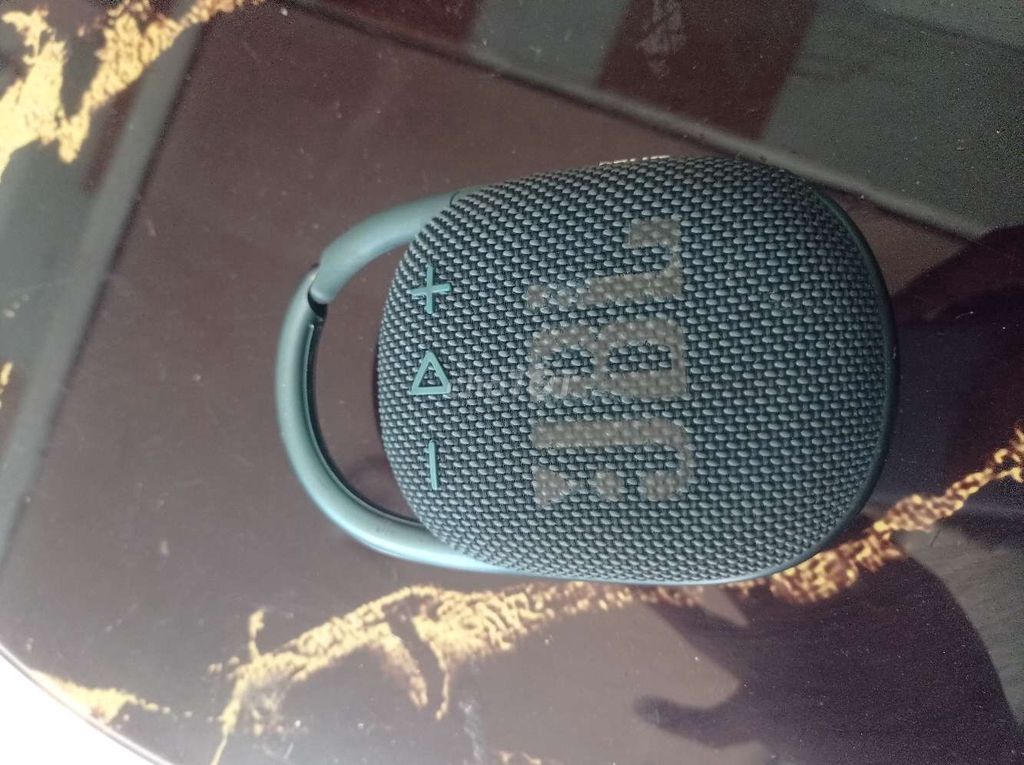 dư dùng thanh lý JBL CLIP 4 pin còn rất trâu