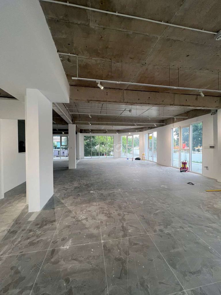 CHO THUÊ SÀN ĐƯỜNG B2
📐 Diện tích:
• Tầng trệt: 160m²+hầm 20m2