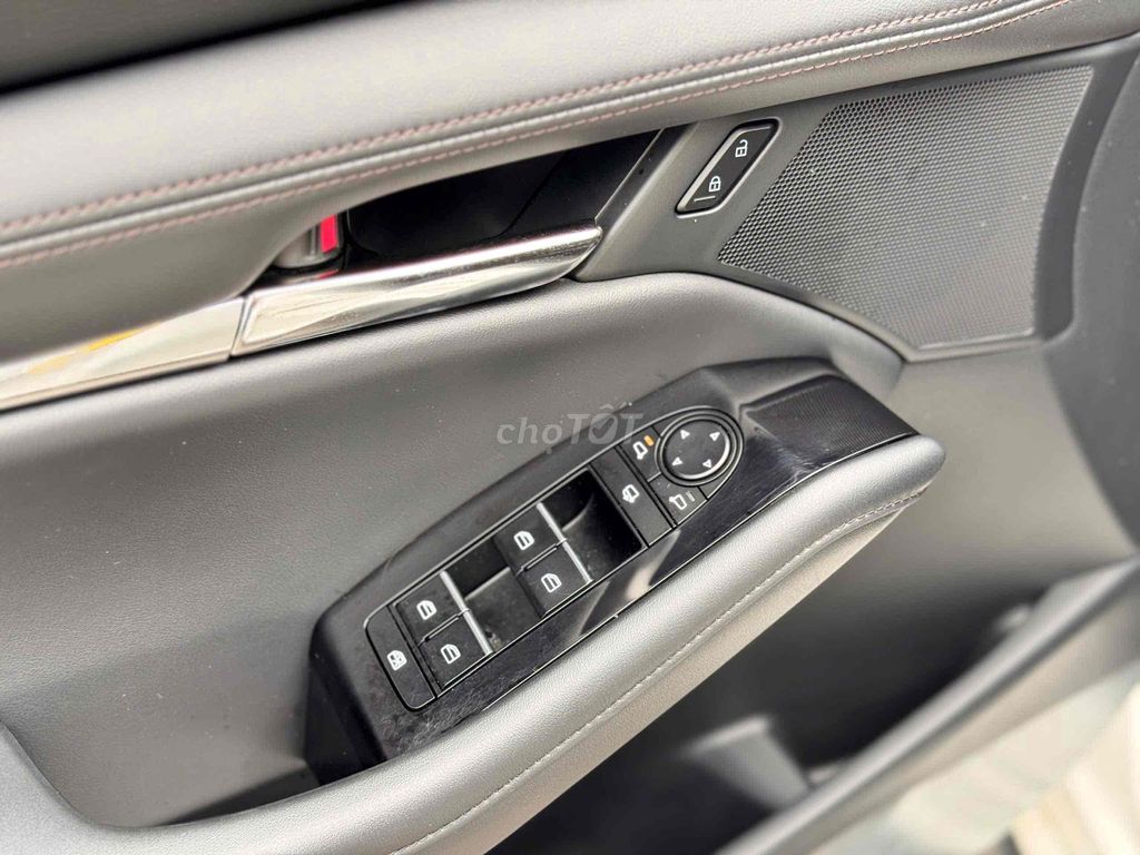 Mazda 3 1.5 Luxury - Sedan - 23.000km. Mua bán Ô tô tại Quận 8 Tp Hồ Chí Minh được đăng bởi Cửa hàng ô tô cũ TRUST CARS hình 19