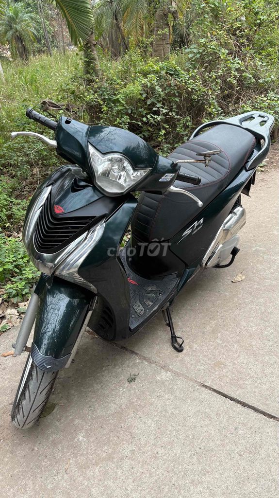 Honda SH оливкового цвета