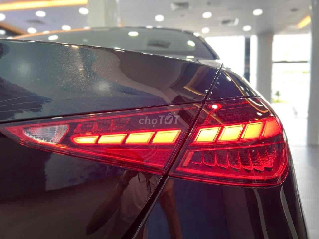 Mercedes Benz C Class 2025 C300 V2 AMG siêu lướt. Mua bán Ô tô tại Quận Bình Thạnh Tp Hồ Chí Minh được đăng bởi Hùng Mercedes Haxaco Hàng Xanh hình 3