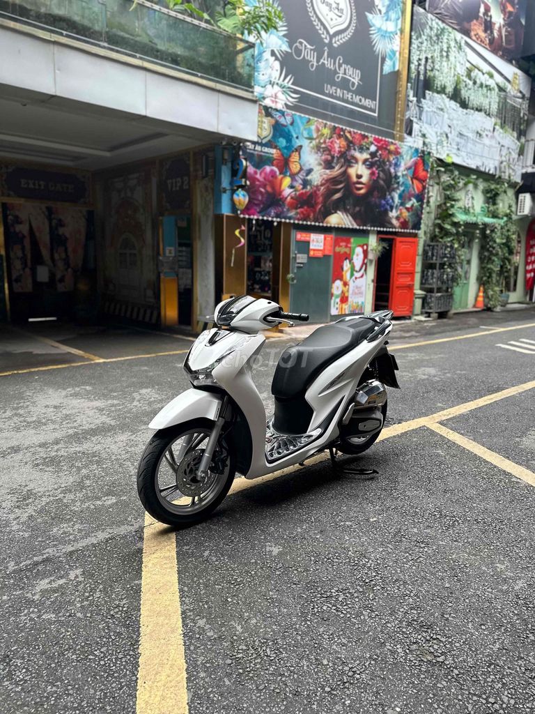 Honda SH 125 CBS 2022 Trắng 10000 km. Mua bán Xe máy tại Quận Lê Chân Hải Phòng được đăng bởi Nguyễn Thế Hiếu hình 4
