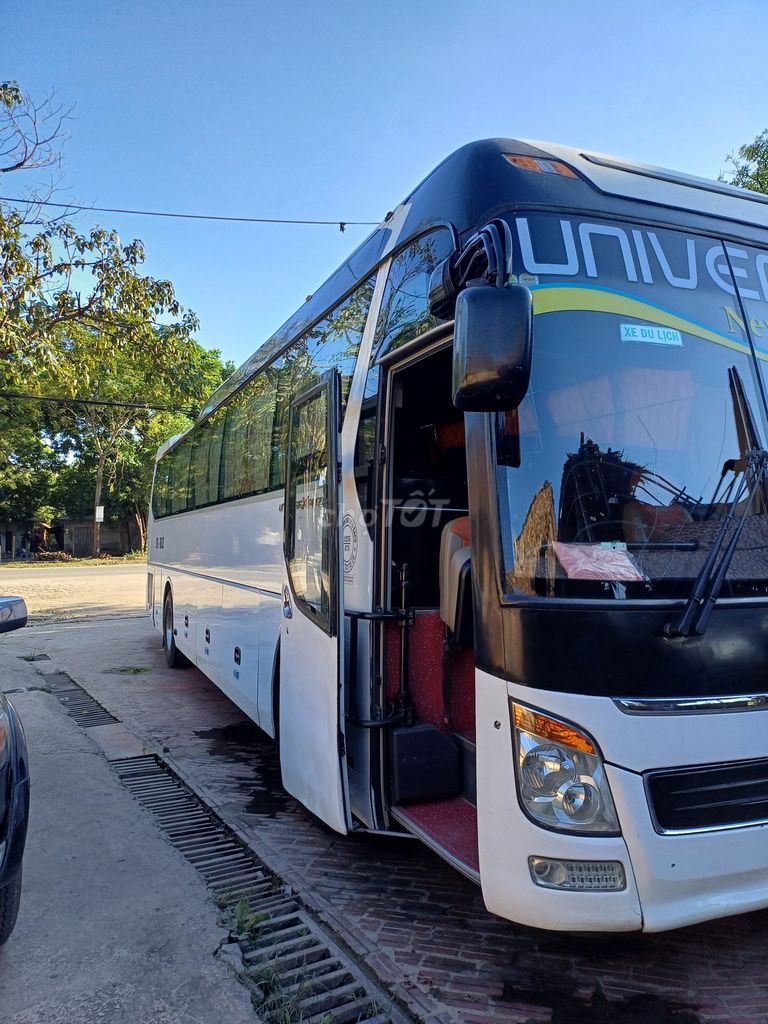 Bán xe UNIVERSE 47 chỗ đời 2016 màu trắng. Mua bán Ô tô tại Huyện Chương Mỹ Hà Nội được đăng bởi Hữu Dũng hình 2