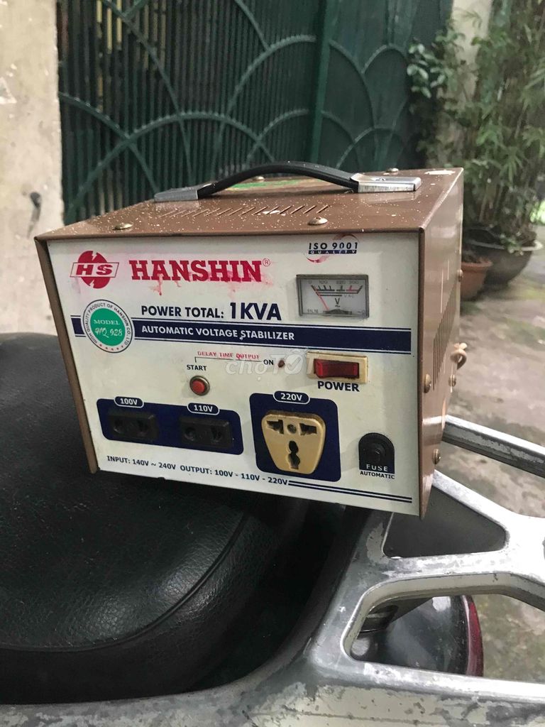 ổn áp 1KVA hiệu HANSHIN ra điện 100-110-220v