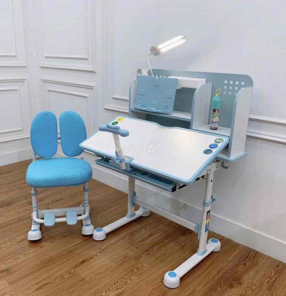 Bàn học chống gù. Mua bán Mẹ và bé tại Quận Thanh Khê Đà Nẵng được đăng bởi Huỳnh Thị Thúy Loan hình 1