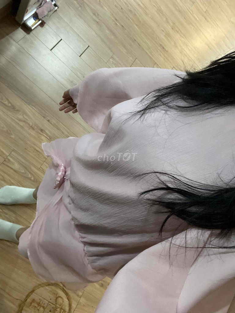 Pass váy hồng của nhà AGUJA