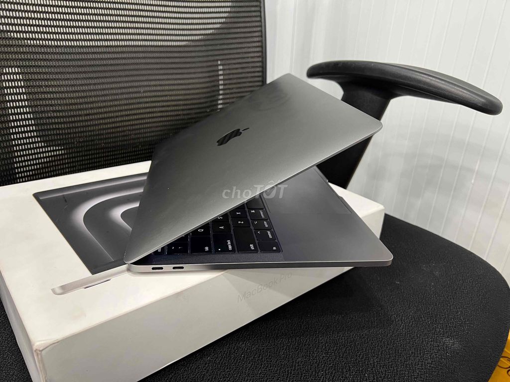 Macbook Pro 13 inch 2016 core i5 ssd 256gb