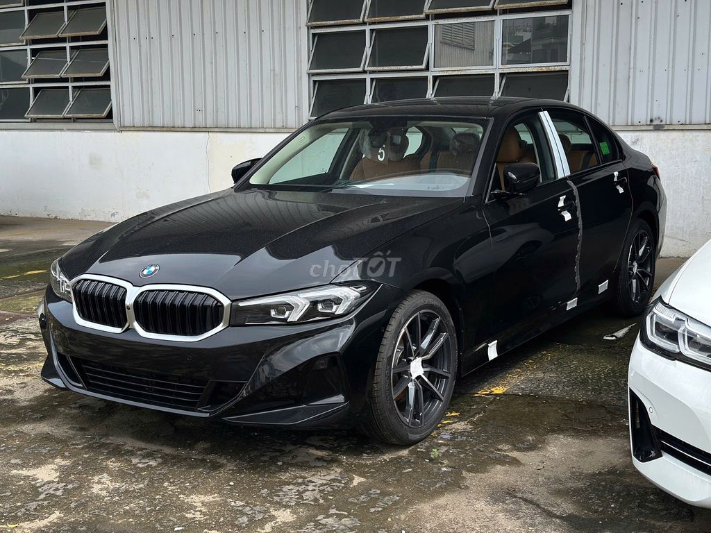 BMW 320i Sportline 2026 - Tặng 3 năm bảo dưỡng