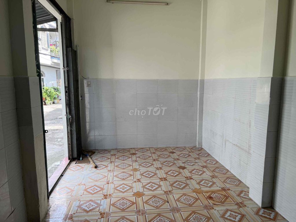 Cho thuê phòng trọ trệt đầu dãy trọ; có thể bán tạp hoá