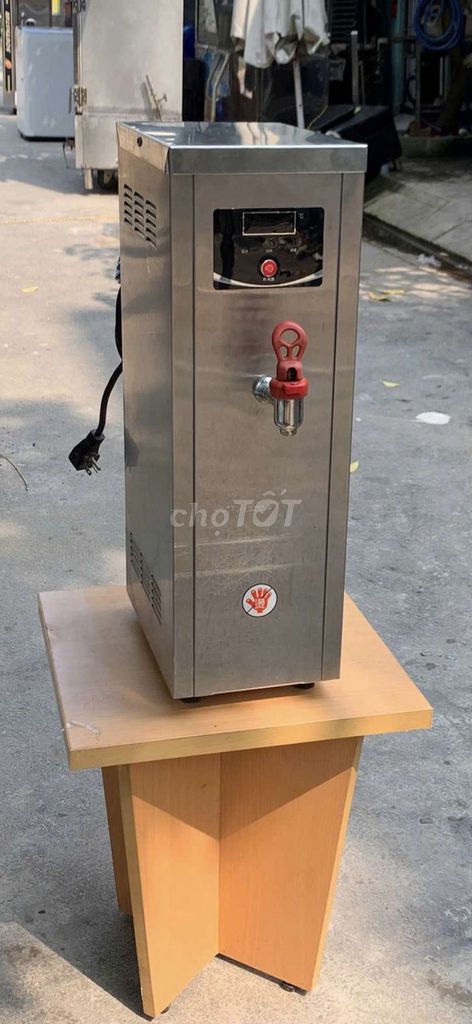 Thanh lý máy đun nước nóng tự động dung tích 12l. Mua bán Bếp, lò, đồ điện nhà bếp tại Huyện Bình Chánh Tp Hồ Chí Minh được đăng bởi Trần Gia Phát hình 1