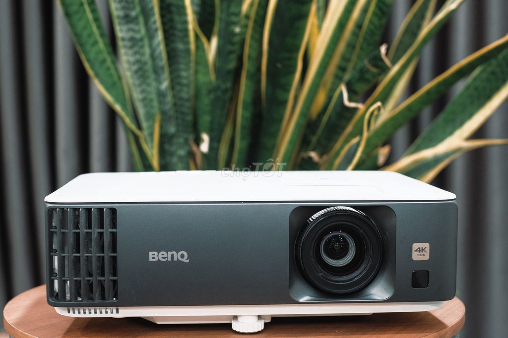 Máy Chiếu 4K BenQ TK700