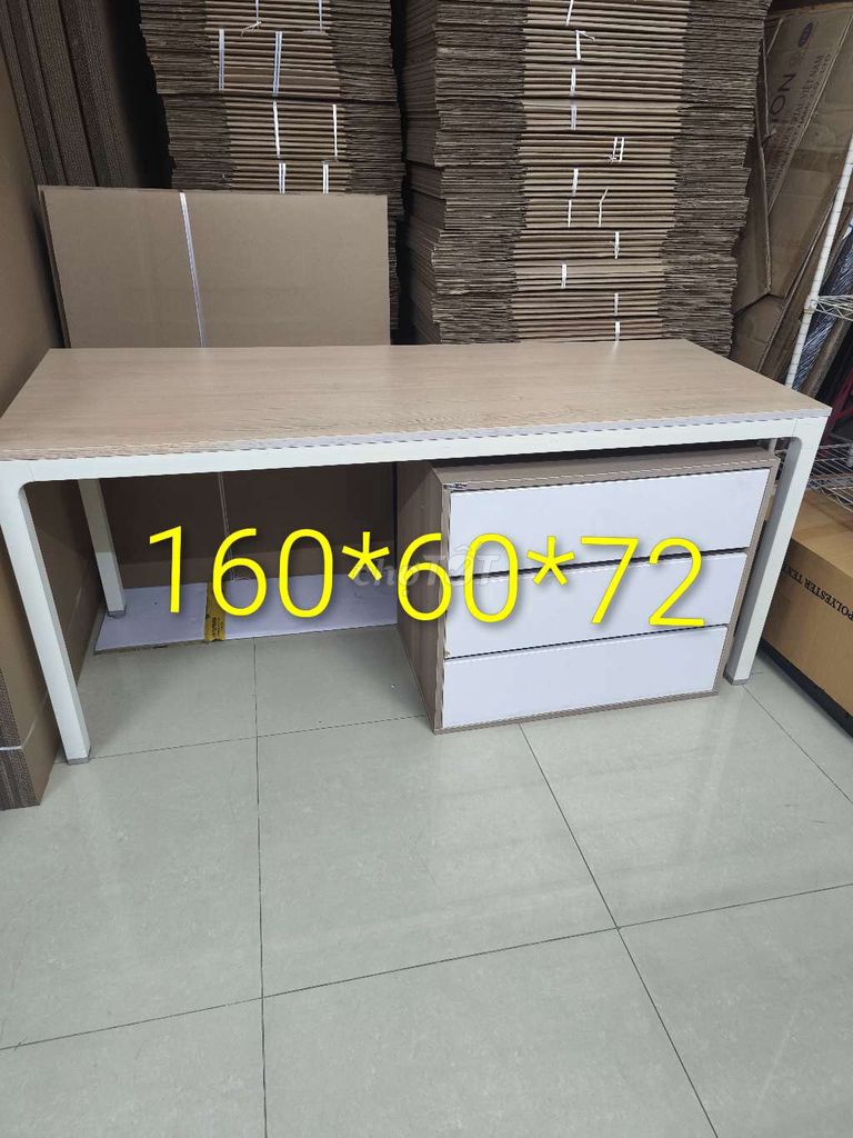 Bàn làm việc gỗ công nghiệp vân gỗ, trắng. Mua bán Đồ dùng văn phòng tại Quận Nam Từ Liêm Hà Nội được đăng bởi Nguyễn Quang Bắc hình 1