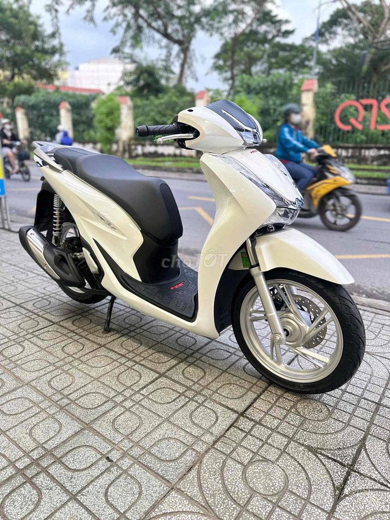 HONDA SH 125 CBS 2025. Mua bán Xe máy tại Quận 12 Tp Hồ Chí Minh được đăng bởi Cửa hàng Xe máy 380 hình 3
