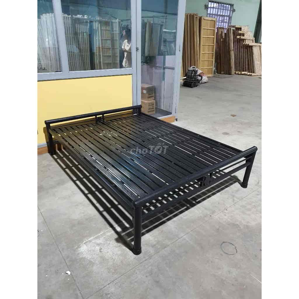 Giường kim loại đen đã sử dụng. Mua bán Giường, chăn ga gối nệm tại Huyện Hòa Vang Đà Nẵng được đăng bởi Trinh Nguyen hình 1
