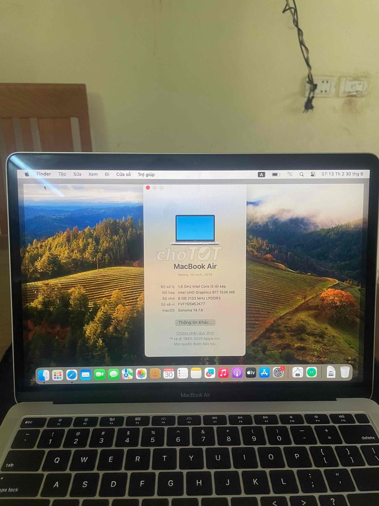 cần bán macbook ari 2018