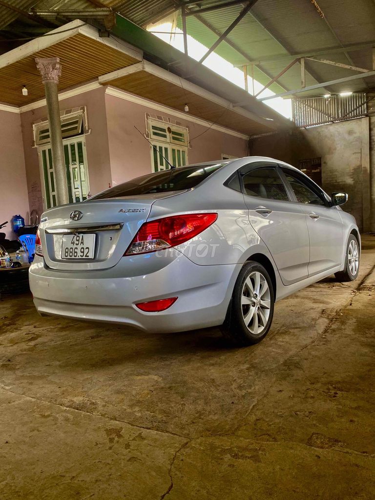 Hyundai Accent 2011 Bạc. Mua bán Ô tô tại Huyện Đức Trọng Lâm Đồng được đăng bởi Lê Tuấn hình 2