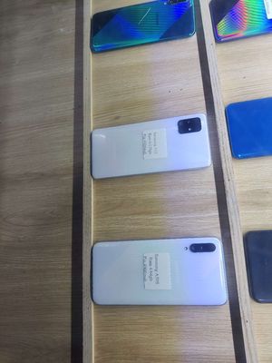 Samsung A51 và mấy máy khác