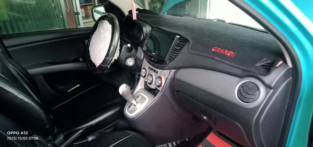 i10 đăng ký lần đầu 2011 1.1 AT - 90000 km. Mua bán Ô tô tại Huyện Thủ Thừa Long An được đăng bởi VĂN Minh hình 5