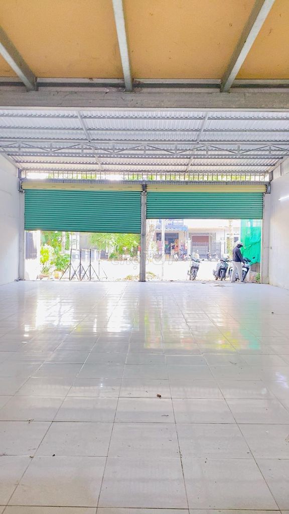 Cho thuê kho 200 m2 trục chính khu Hưng Phú 1