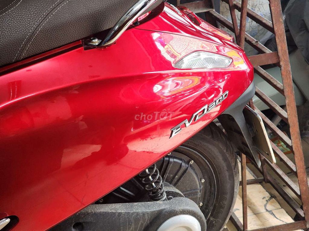 VinFast Evo 200 2020 Красный 1500 км