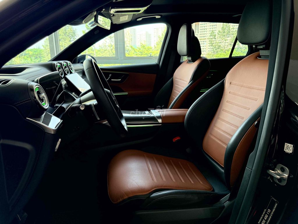 Mercedes-Benz GLC300 AMG 2023 V1 5380 km Đen. Mua bán Ô tô tại Quận 7 Tp Hồ Chí Minh được đăng bởi Hoàng Used Car hình 8