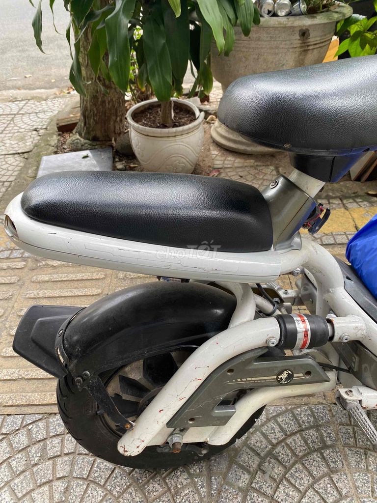 Xe đạp điện Trắng Đen. Mua bán Xe điện tại Quận Thanh Khê Đà Nẵng được đăng bởi Van Huy  hình 2