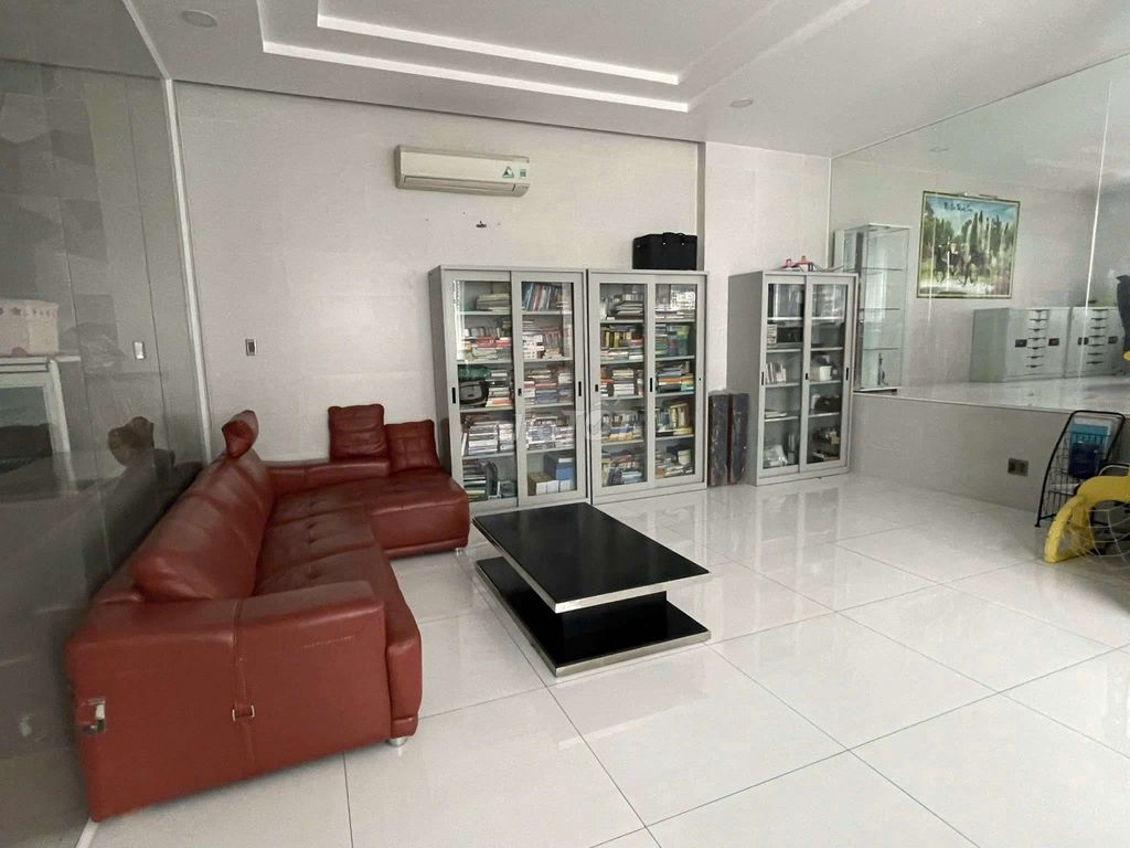 cho thuê nhà rộng 9*20m bốn lầu khu tên lửa 
