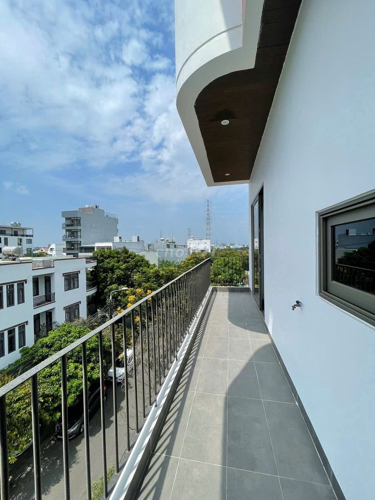 Spacious 2-bedroom apartment with washer and dryer by the river — photo 1