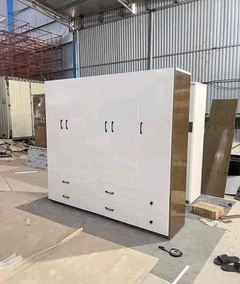 Tủ 5 cánh khung óc chó, cánh trắng. Mua bán Tủ, kệ gia đình tại Quận Tân Bình Tp Hồ Chí Minh được đăng bởi Hong Le