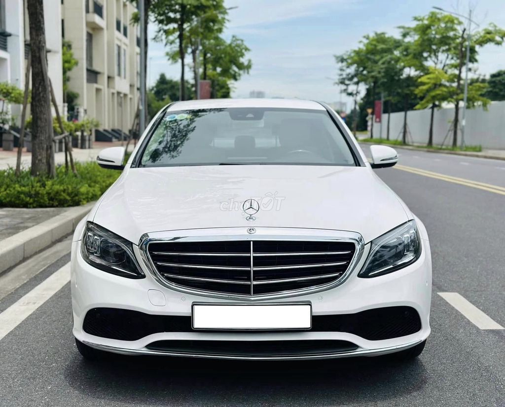 MERCEDES C200 EXCLUSIVE 2021 Trắng.Kem Chạy Lướt