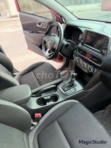 Hyundai Kona Стандарт 2021 60000 км Красный