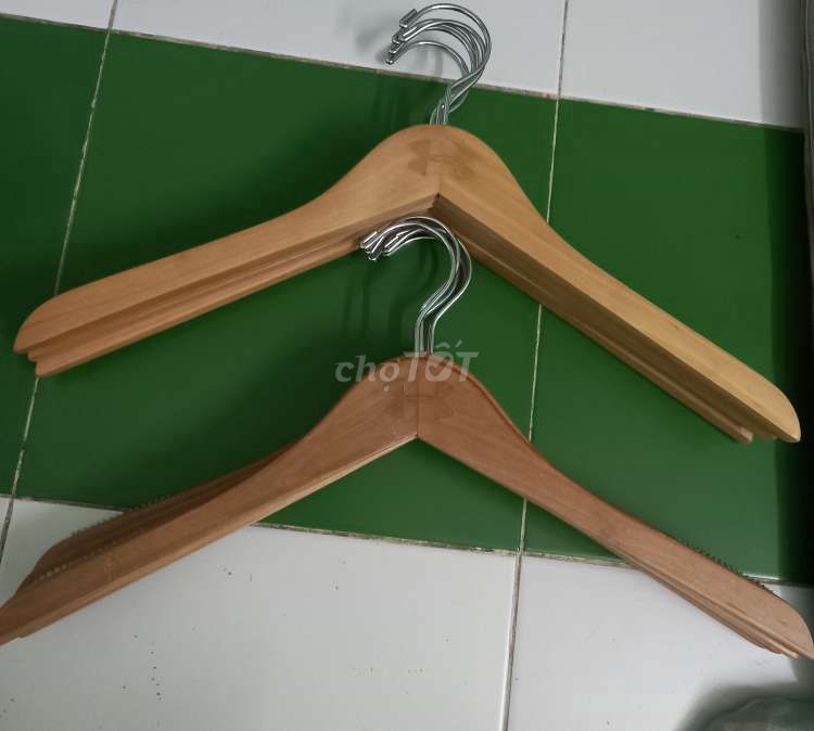 Mua dư pass rẻ móc áo gỗ tốt hàng hiệu UA mới đẹp