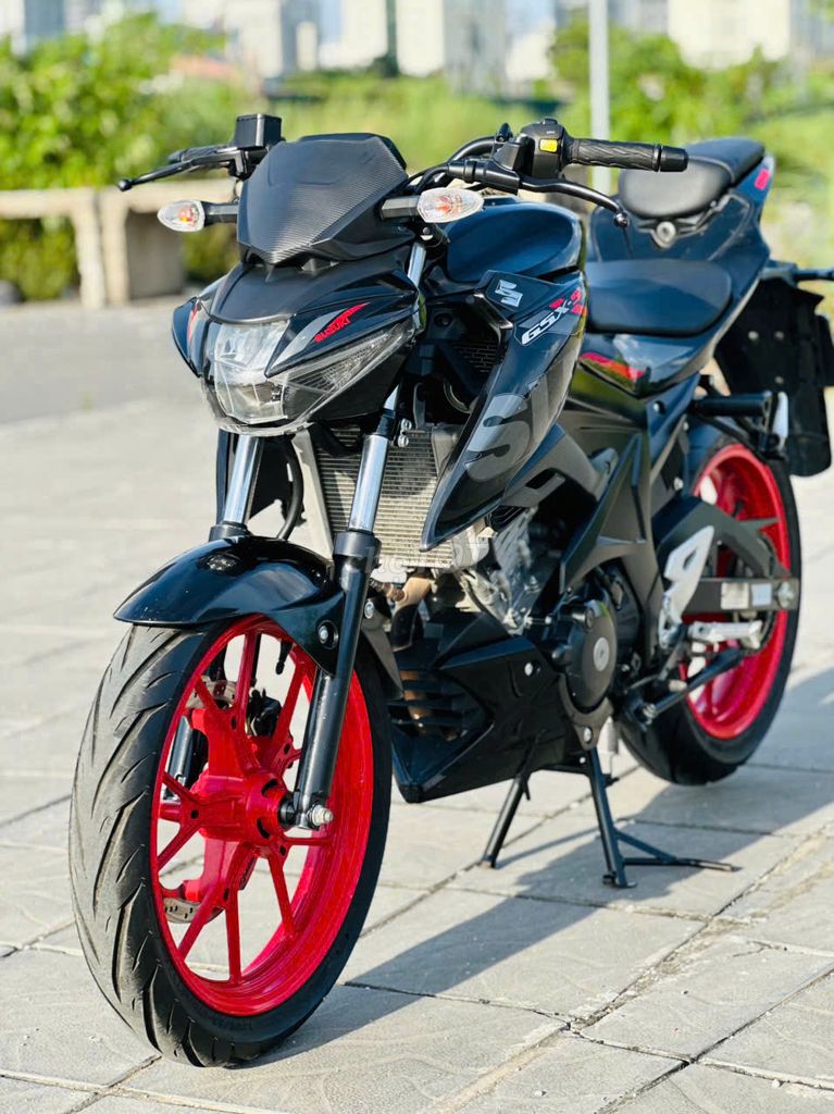 SUZUKI GSX 150 BẢN S MÀU  ĐEN ODO CHUẨN 5000KM. Mua bán Xe máy tại Quận Cầu Giấy Hà Nội được đăng bởi Trí Thành hình 2