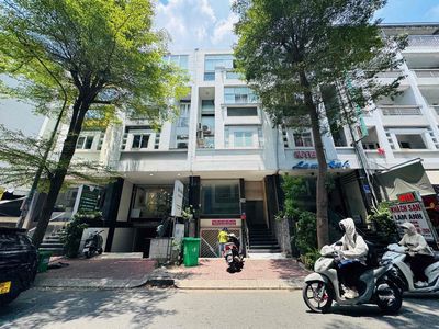 Аренда · 7 комн. · 100 м² · Quận 7, ул. Đường Nguyễn Hữu Thọ
