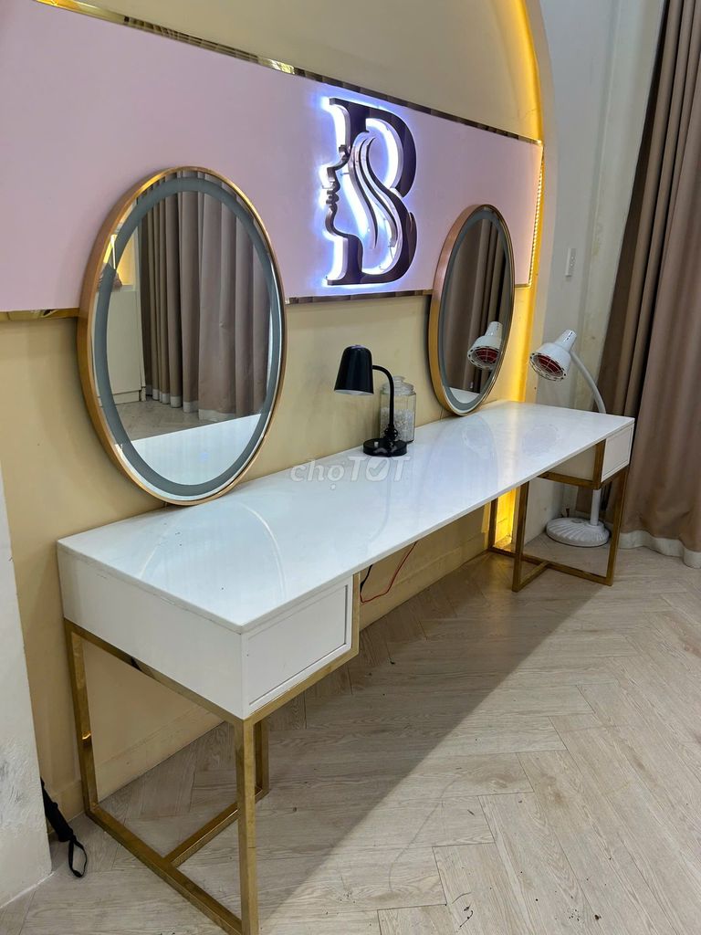 Bàn trang điểm nữ Gỗ, Kim loại. Mua bán Bàn ghế tại Quận Bình Thạnh Tp Hồ Chí Minh được đăng bởi Hồng Phấn Đỗ hình 1