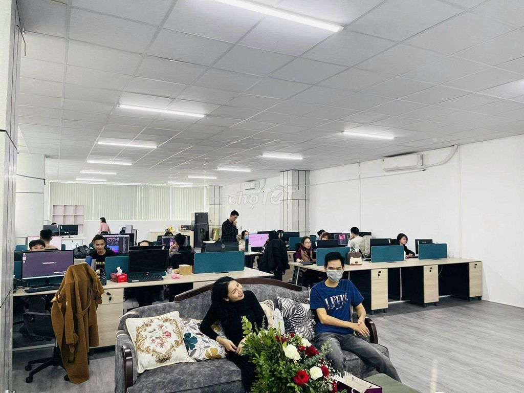 Cho thuê vp phố Duy Tân,cầu giấy,dtsd 160m2,thông sàn,mới đẹp 