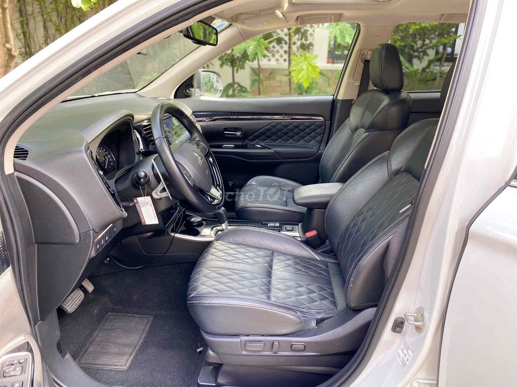Mitsubishi Outlander 2022 Premium - 26000km. Mua bán Ô tô tại Quận 7 Tp Hồ Chí Minh được đăng bởi Phương Tùng hình 6