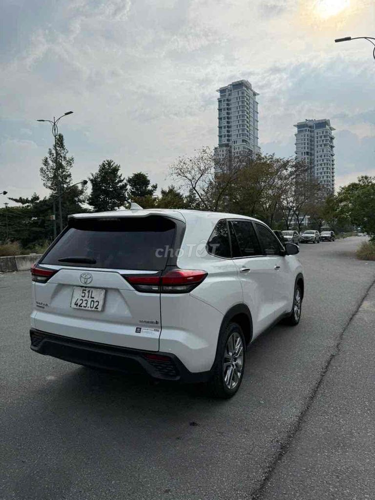 cần bán gấp toyota innova hybrid 2023, odo: 4000km