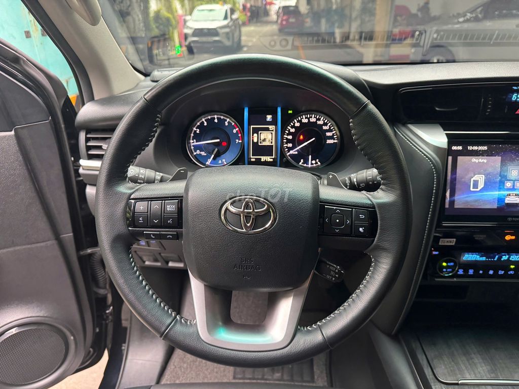 Fortuner 2.7V 4x2 AT 2024  - Đi Lướt 2.700 km. Mua bán Ô tô tại Huyện Hóc Môn Tp Hồ Chí Minh được đăng bởi Vũ Phong Toyota Sure Xe Cũ Chính Hãng hình 8