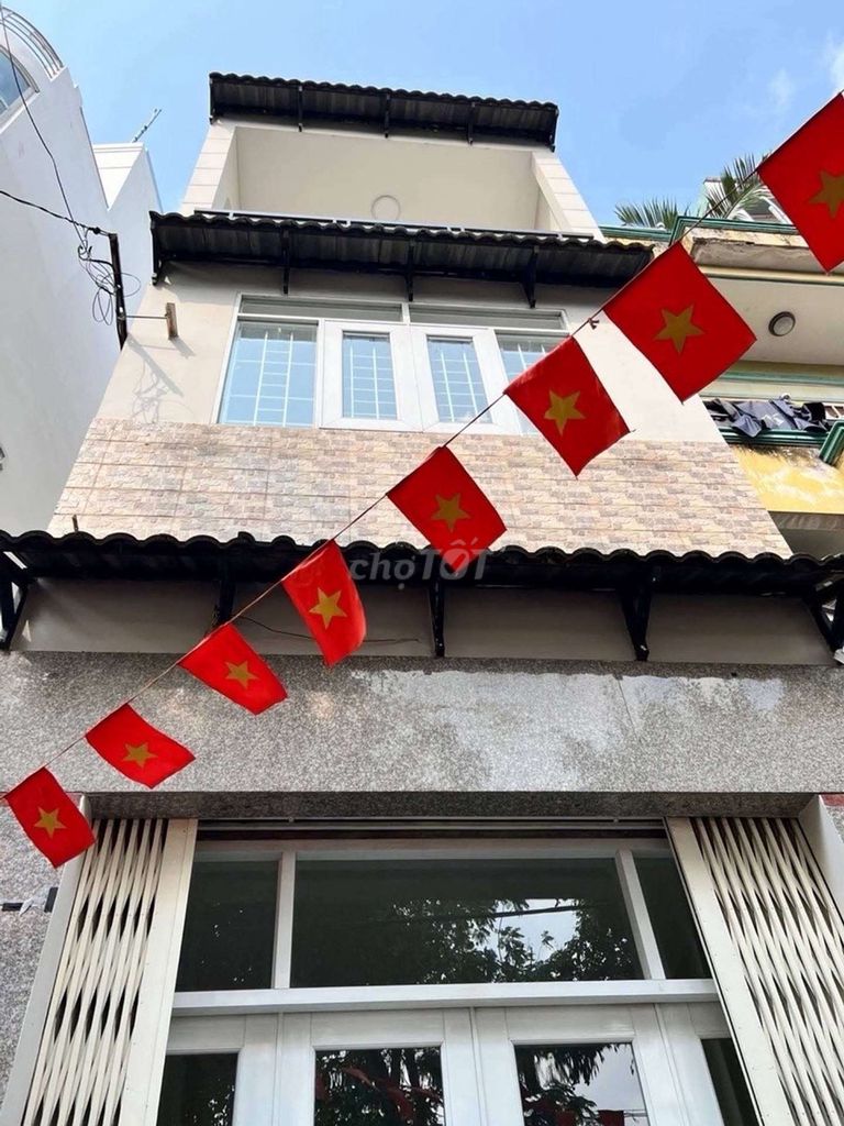 🌺Nhà Xây Ðúc 3 Tầng > Mặt Tiền Nguyễn Văn Nguyễn Hoàng Sa.
✨️Chỉ 8 Tỷ.