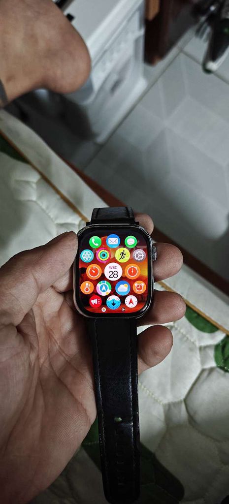 Smartwatch màn amoled tần số quét 144hz, pin trâu