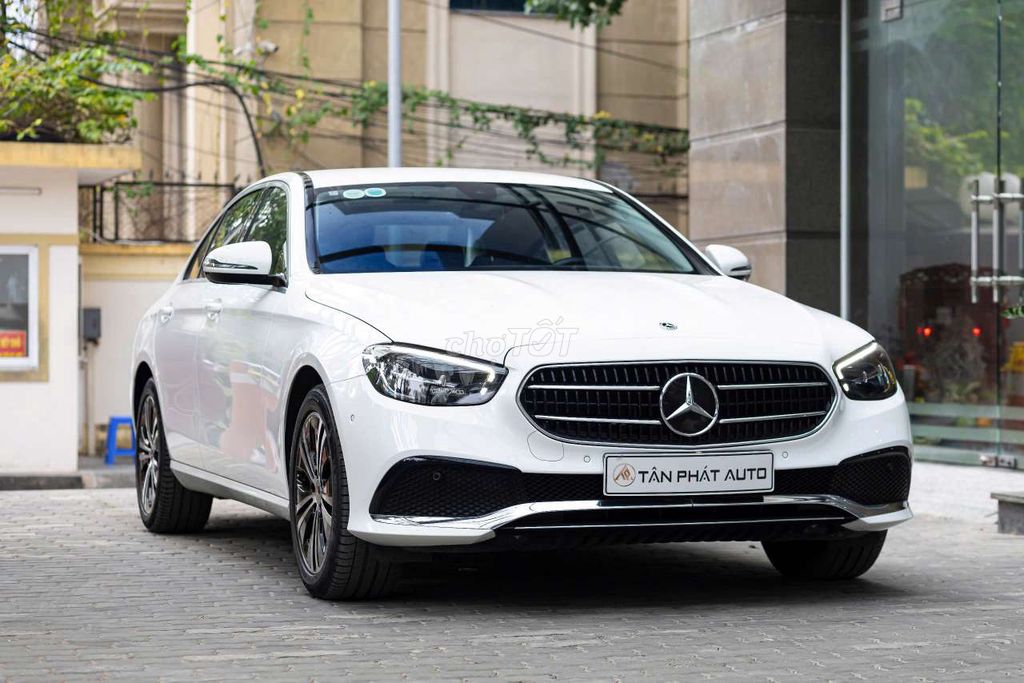 e cần bán mercedes E180 sx 2022. Mua bán Ô tô tại Quận Tây Hồ Hà Nội được đăng bởi NGUYỄN TẢO hình 1