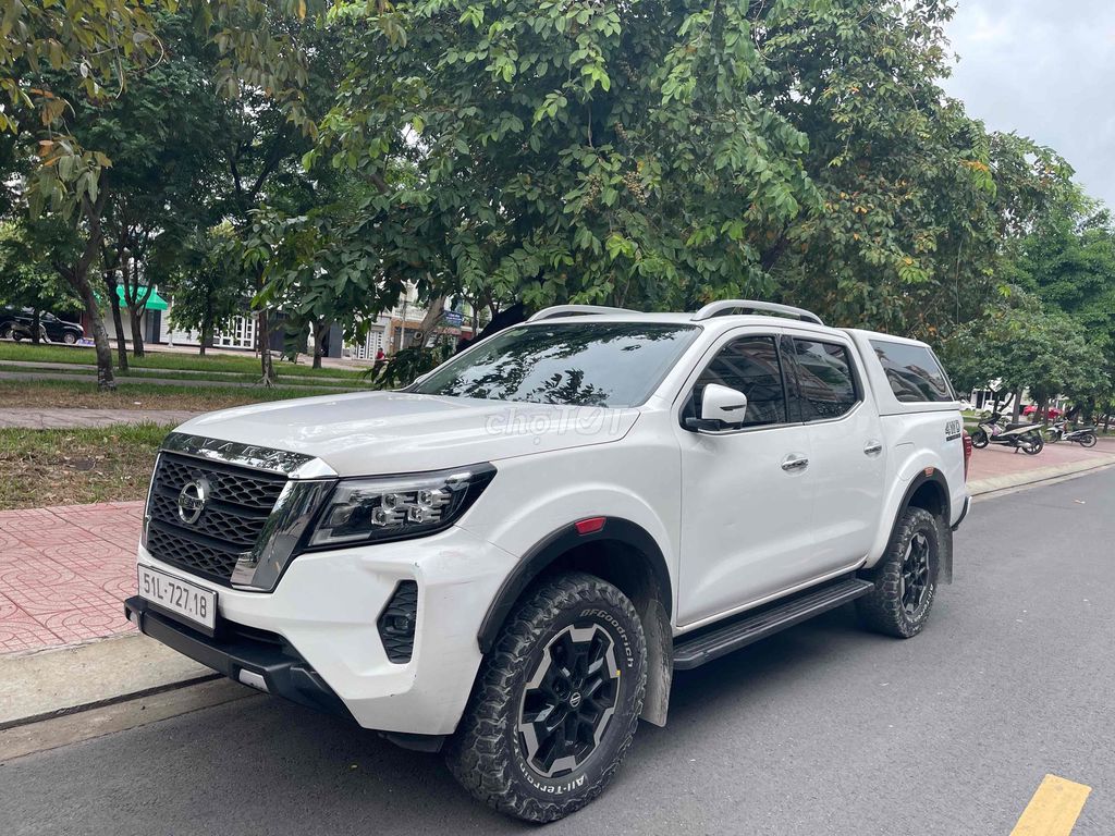 Nissan Navara 2022 VL 4WD белый 70 000 км