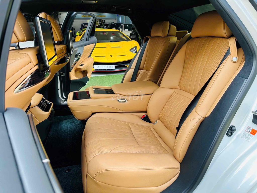 Lexus LS 500 odo mới 17.000km model 2024. Mua bán Ô tô tại Quận 8 Tp Hồ Chí Minh được đăng bởi Hồng Phúc hình 5