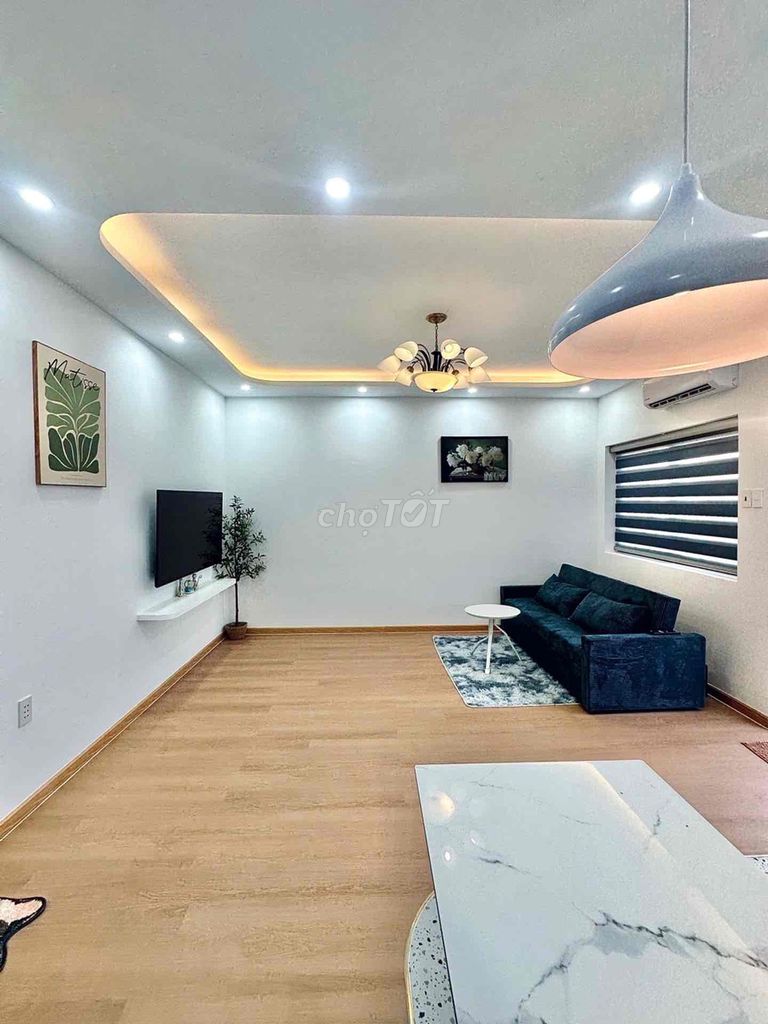 ПЛОЩАДЬ ДОМА 11 — 48 М² — 2 СПАЛЬНИ — ПОЛНОСТЬЮ МЕБЛИРОВАНА