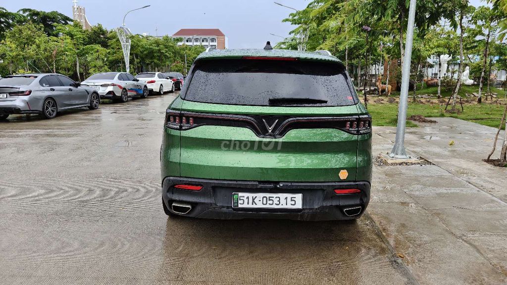 Автомобиль VinFast Lux SA2.0 Premium 2021