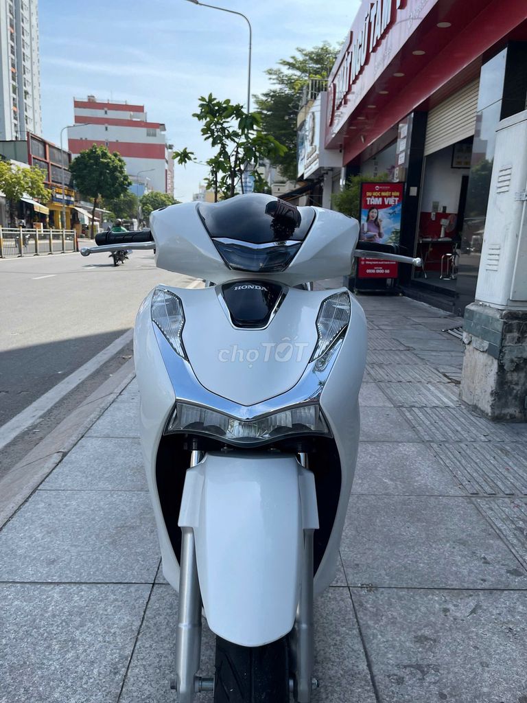 Honda SH 150 ABS 2020 Trắng. Mua bán Xe máy tại Quận Gò Vấp Tp Hồ Chí Minh được đăng bởi VÕ MINH HẬU hình 6