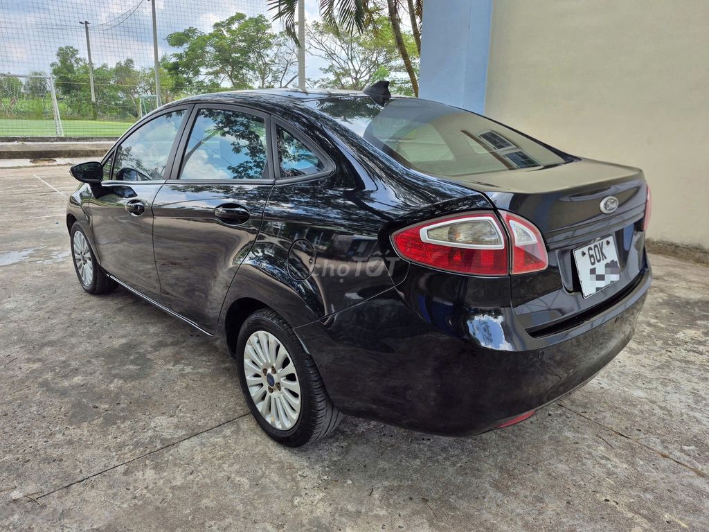 Ford Fiesta 2011 photo 4