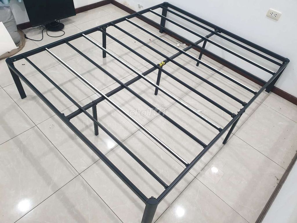 Khung giường Kim loại Đen 1m6 x 2m Hiện đại. Mua bán Giường, chăn ga gối nệm tại Huyện Nhà Bè Tp Hồ Chí Minh được đăng bởi PhamKhanhDuy hình 1